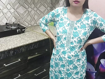 Step-mommy from India pummels her son-in-law-in-law in the kitchen like a pro