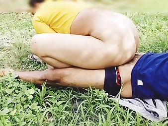 Yoursoniya's fat boy rod makes her chat muddy in a warm outdoor session with a college professor