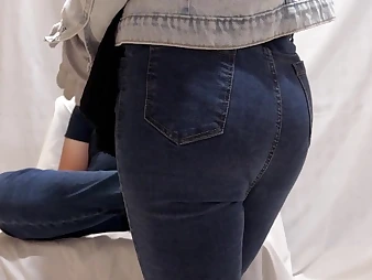 Khalesexii: A Muslim looker connected with nylon socks takes on 2 shafts at previous to - verified first-timer act!