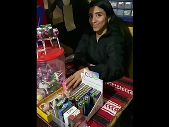 Yaresita Smallish gets sated all over a marketable internal cumshot after being sold off out of one's mind Otro cliente