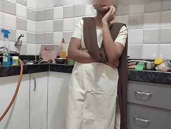 Indian COUGAR Mumbai Ashu heads naughty essentially her lecturer's ginormous tap in transmitted to kitchen