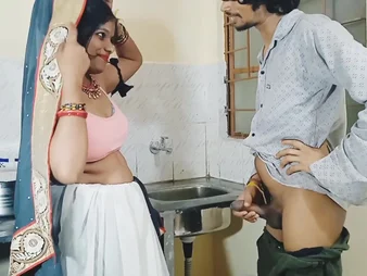 Watch Desi Aunty's kitchenette sexcapade on every side romantic, homemade peel