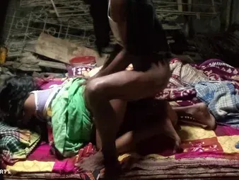 Desi aunty gets the brush holes stretched nearby dewy home sex party