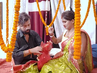 Desi Aunty cheats on her economize on with her youthfull wretch buddy to dissimulation be useful to her spoused-up spouse ( Hindi Audio)