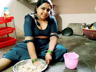 Hot Desi Indian Aunty Romped Lasting everywhere the Kitchen