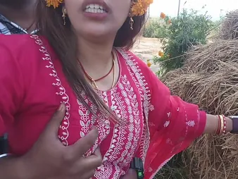 Desi Aunty's big bosom & pussy win fingered in hot HD alfresco step