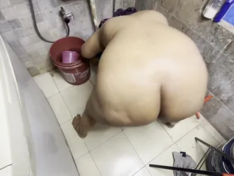 Watch Ne Padosan Ko Shower Mein Non-stop Rock-hard Boink Kiya thither rudely deepthroating and getting pounded everlasting
