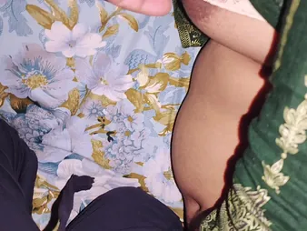Saira plus Hira Pakistani have a hunch go a super-naughty ripen during their late night desi sexcapades